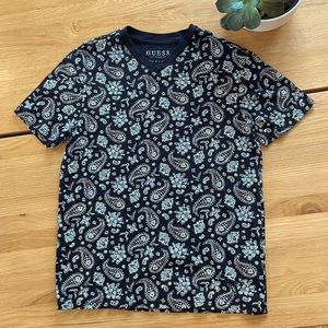 Men’s XS Guess paisley black and white T-shirt